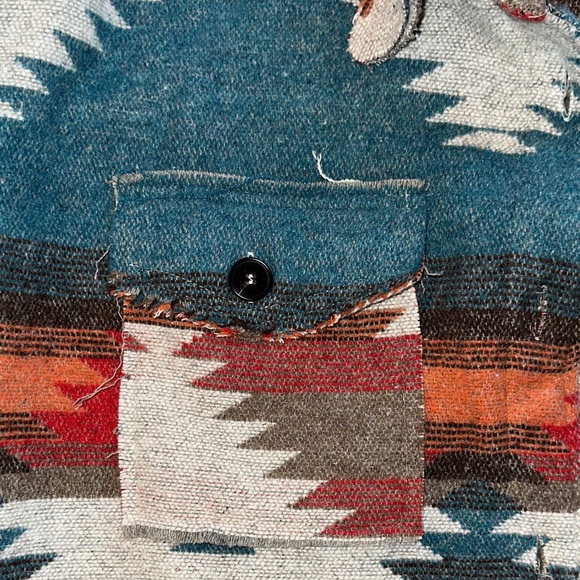 Women's Aztec Patterned Shacket - Picture 4 of 7